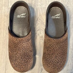 Size 39 leopard Dansko
